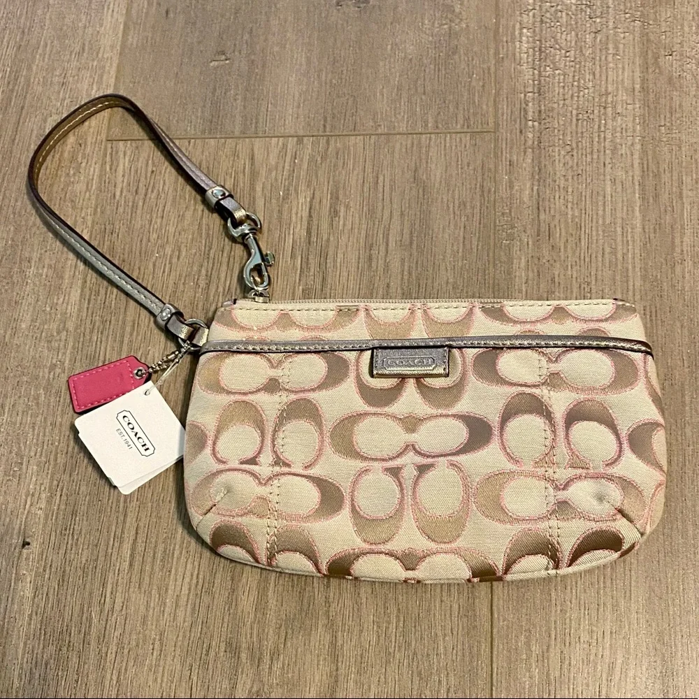 New Coach Daisy Outline Signature C Metallic Medium Wristlet Khaki Gold Silver - Picture 1 of 7